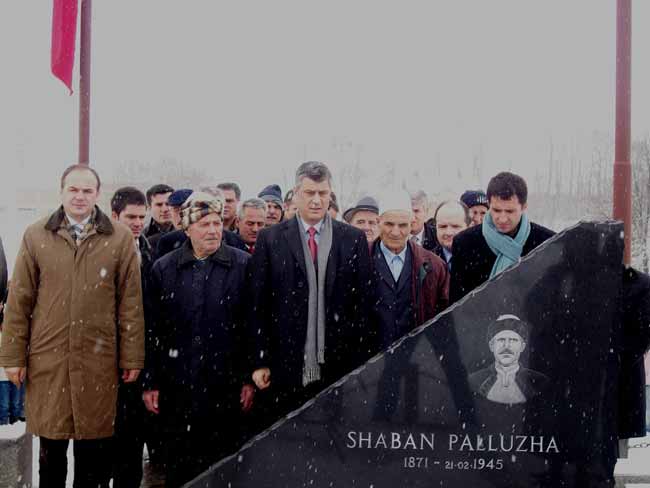Premijer Hašim Thači odao je počast heroju Šaban Poluža, povodom 64 –godišnjice njegovog herojskog pada