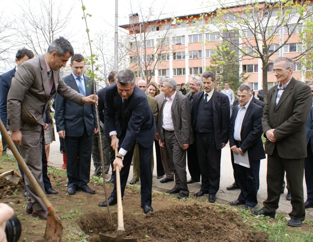 Kryeministri Thaçi: Po ndërtojmë shtetin e ri modern, një vend sa më të bukur, sa më të pastër, për një shëndet shumë më të mirë për neve, familjet tona dhe fëmijët tanë