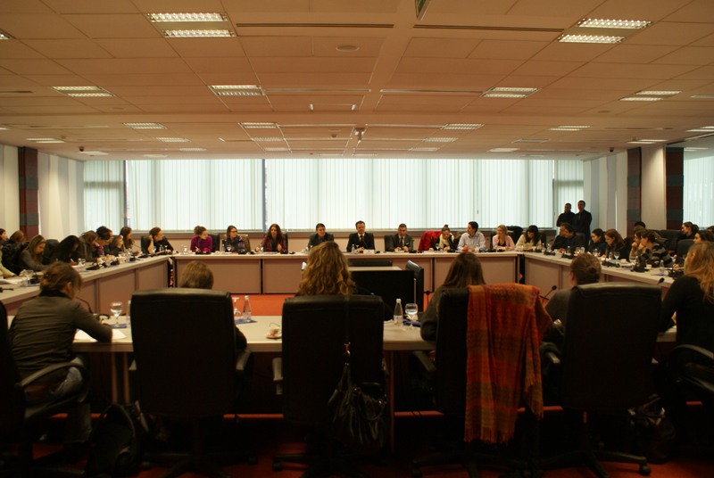 Zëvendëskryeminstri i Republikës së Kosovës, Hajredin Kuçi priti një grup studentësh ndërkombëtarë që meren me studimin e të drejtave të njeriut në Venedik