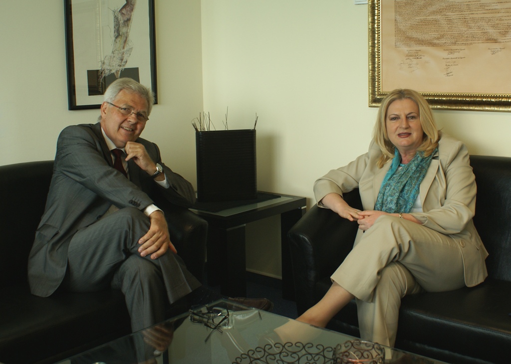 Zëvendëskryeministrja Edita Tahiri takoi ish-Përfaqësuesin e Posaçëm të Sekretarit të Përgjithshëm të OKB-së në Kosovë, Soren Jessen-Petersen