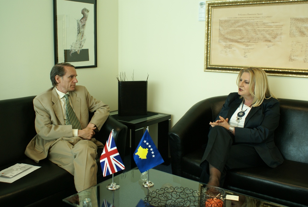 Zëvendëskryeministrja Tahiri takoi ambsadorin britanik z. Jan Cliff