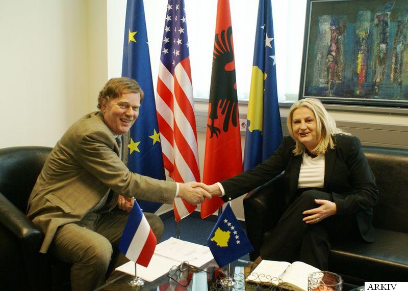 Zëvendëskryeministrja Tahiri takoi ambasadorin e Mbretërisë së Holandës në Republikën e Kosovës, Robert Bosch