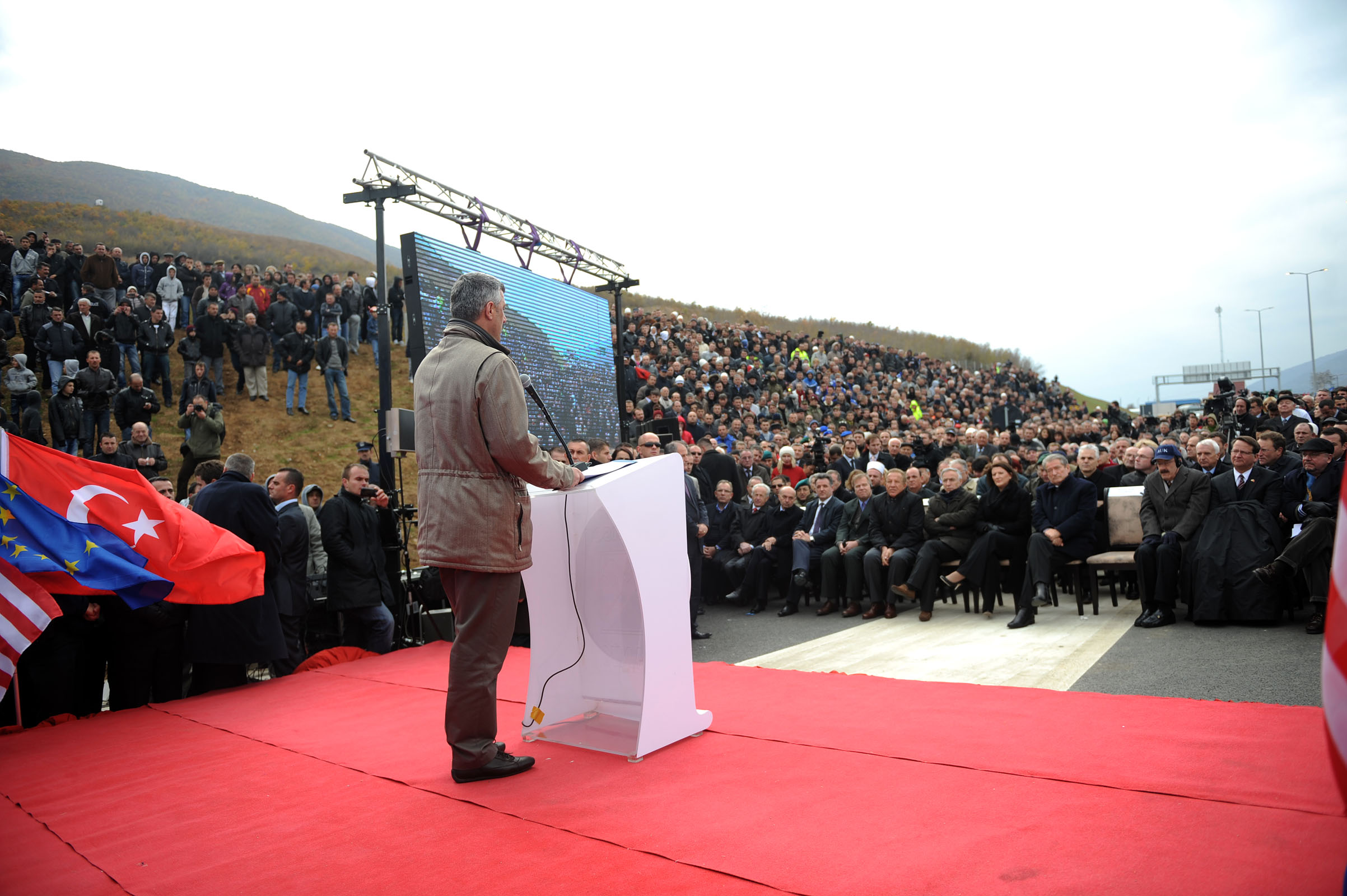 Autostrada Vërmicë-Merdarë, projekti më i madh dhe më modern ndërtimor në historinë e Kosovës – thekson kryeministri Thaçi