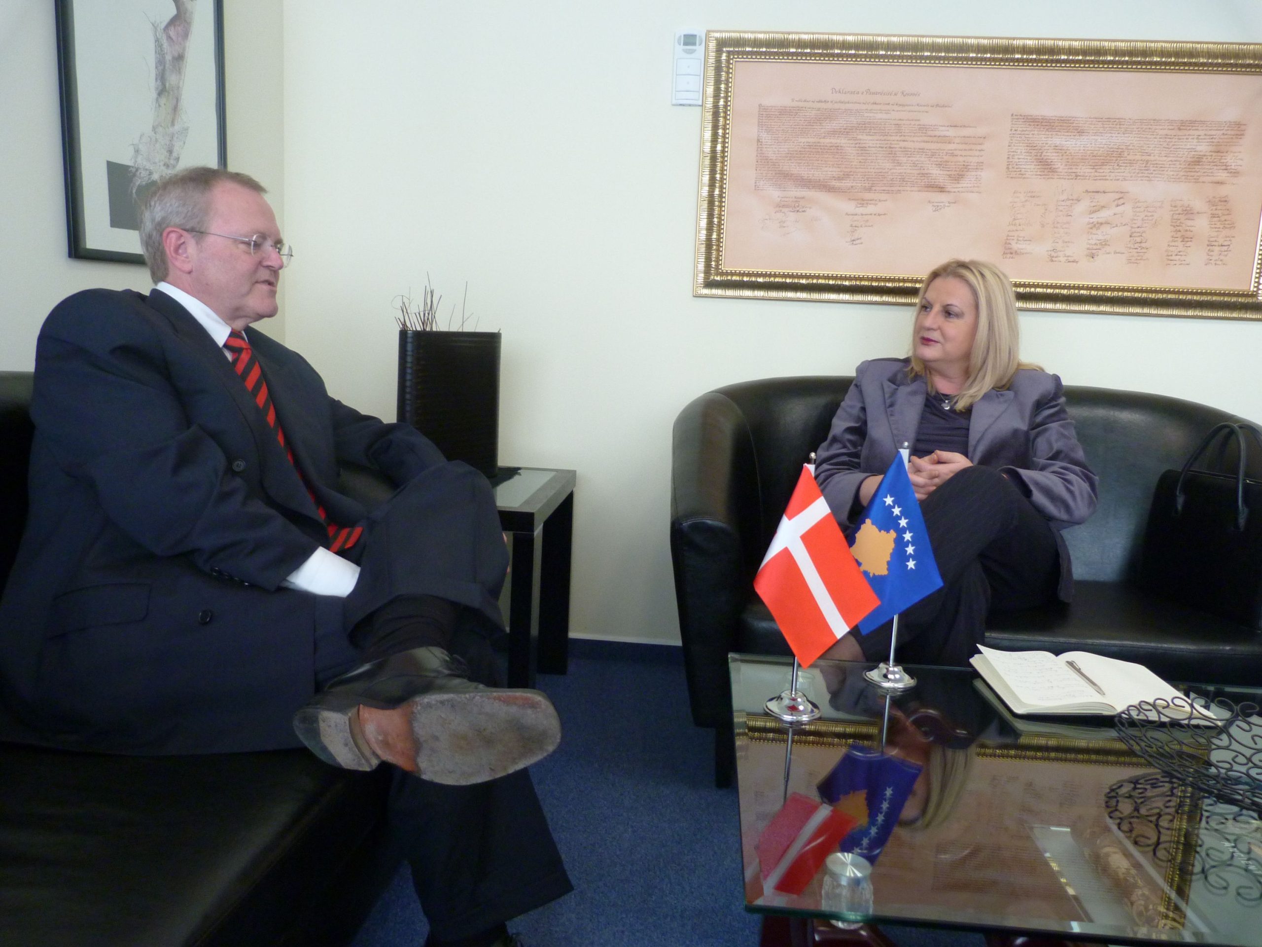 Zëvendëskryeministrja e Kosovës, Edita Tahiri takoi ambasadorin e Danimarkës për Kosovë, z. Karsten Ankjær Jensen
