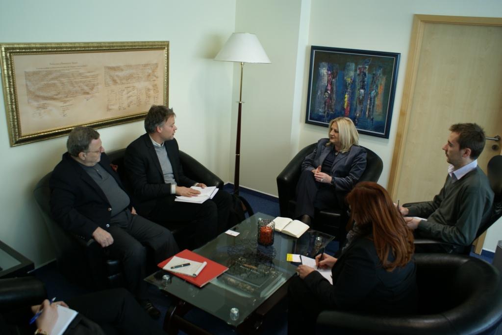 Zëvendëskryeministrja e Kosovës Edita Tahiri, priti sot një delegacion nga Komiteti i Helsinkit për të Drejta të Njeriut