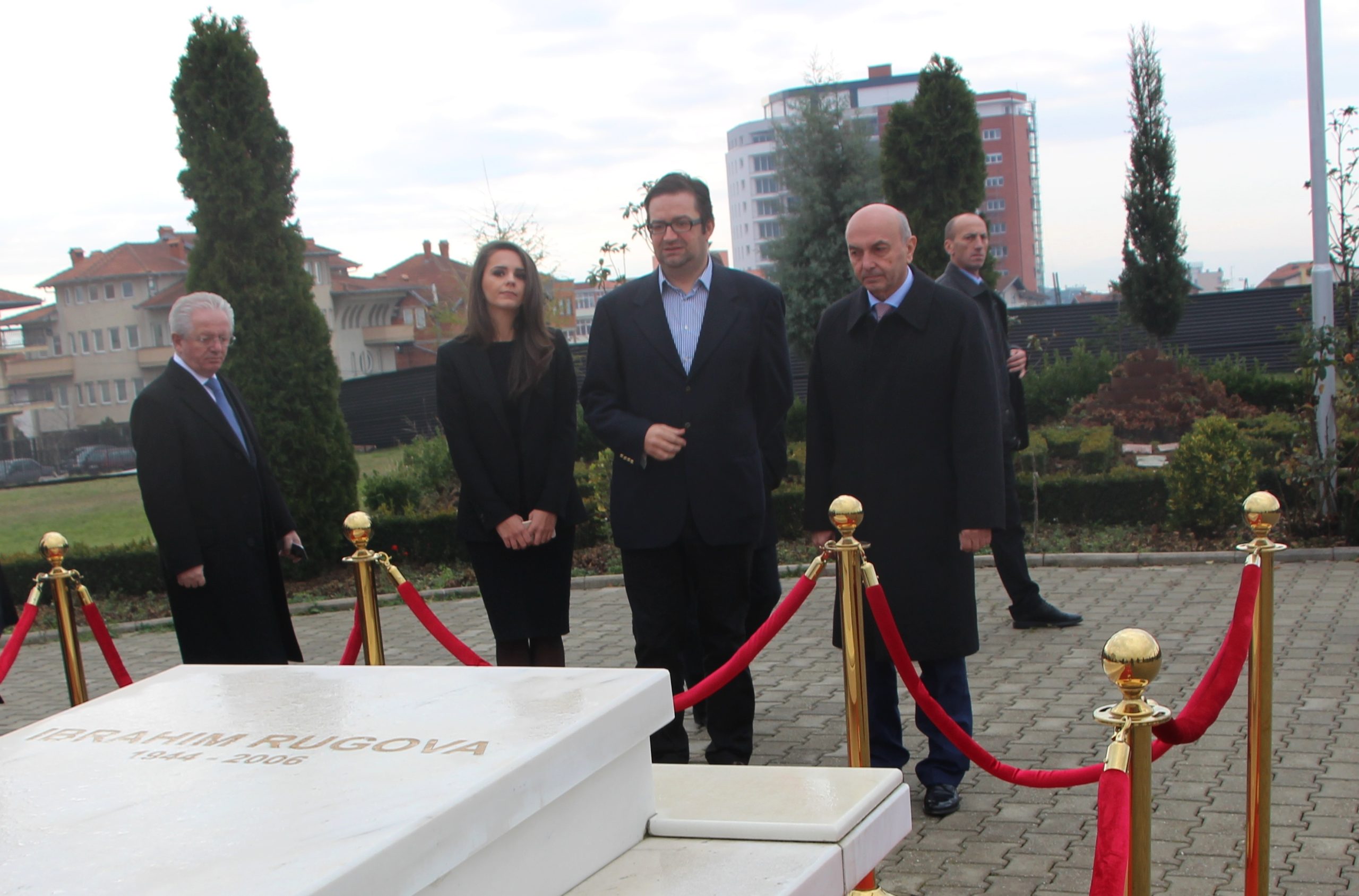 Kryeministri Isa Mustafa përkujtoi Presidentin Historik të Kosovës, Ibrahim Rugova