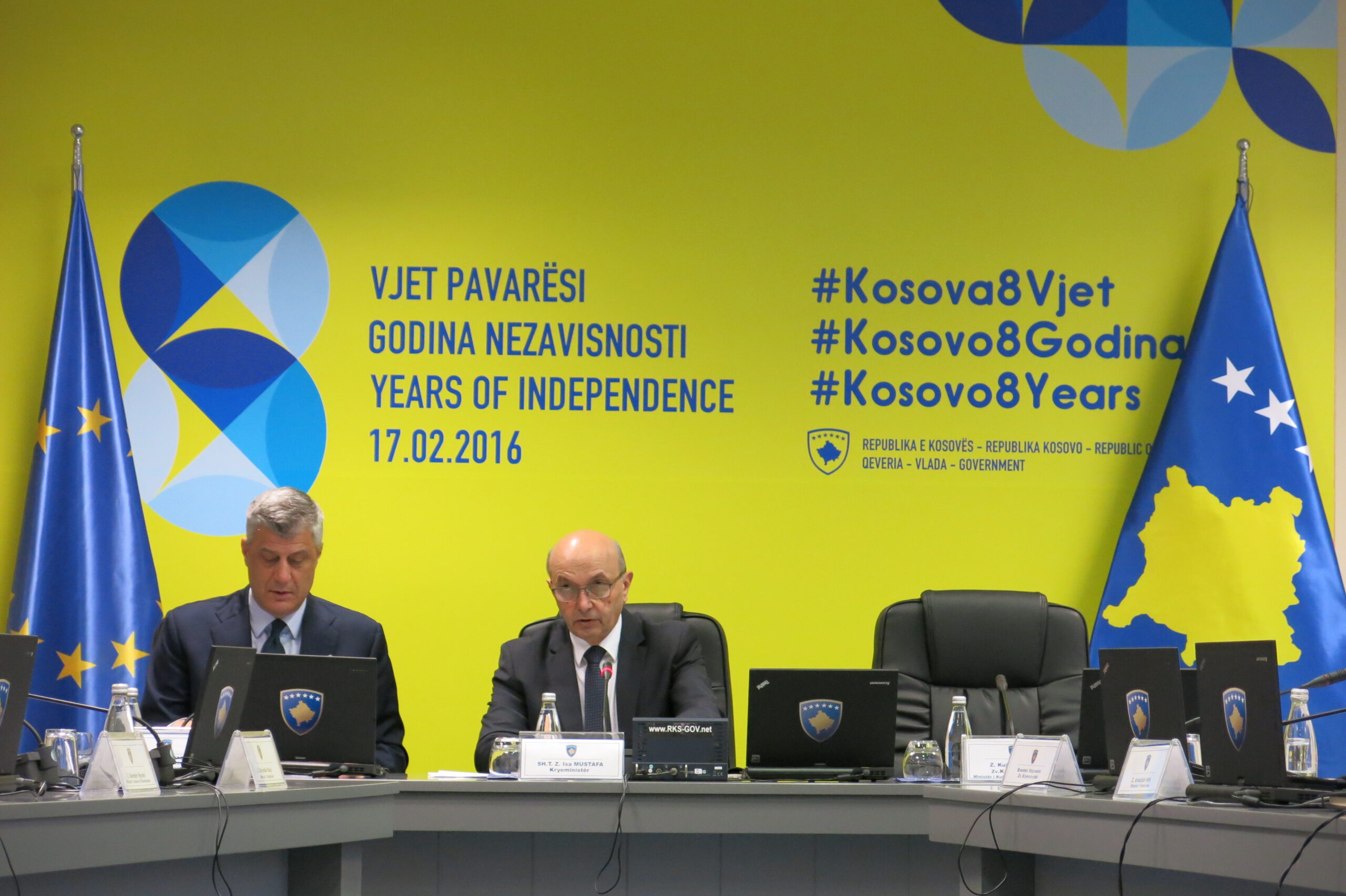 Qeveria e Kosovës vlerëson festimin e 8 vjetorit të pavarësisë, fton opozitën për dialog në institucione