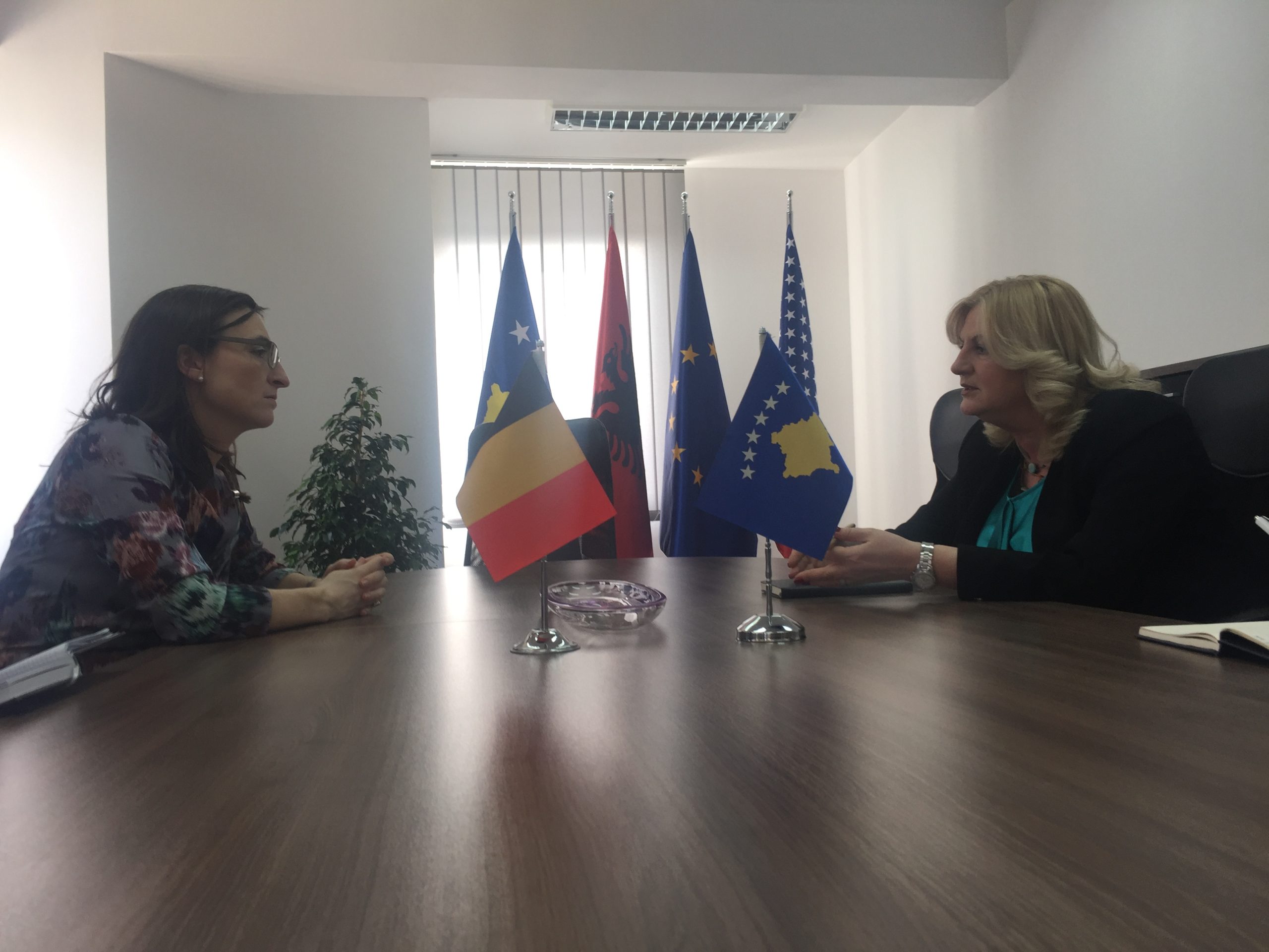 Ministrja për Dialog, Edita Tahiri priti sot në takim ambasadoren e Belgjikës, Anick Van Calster