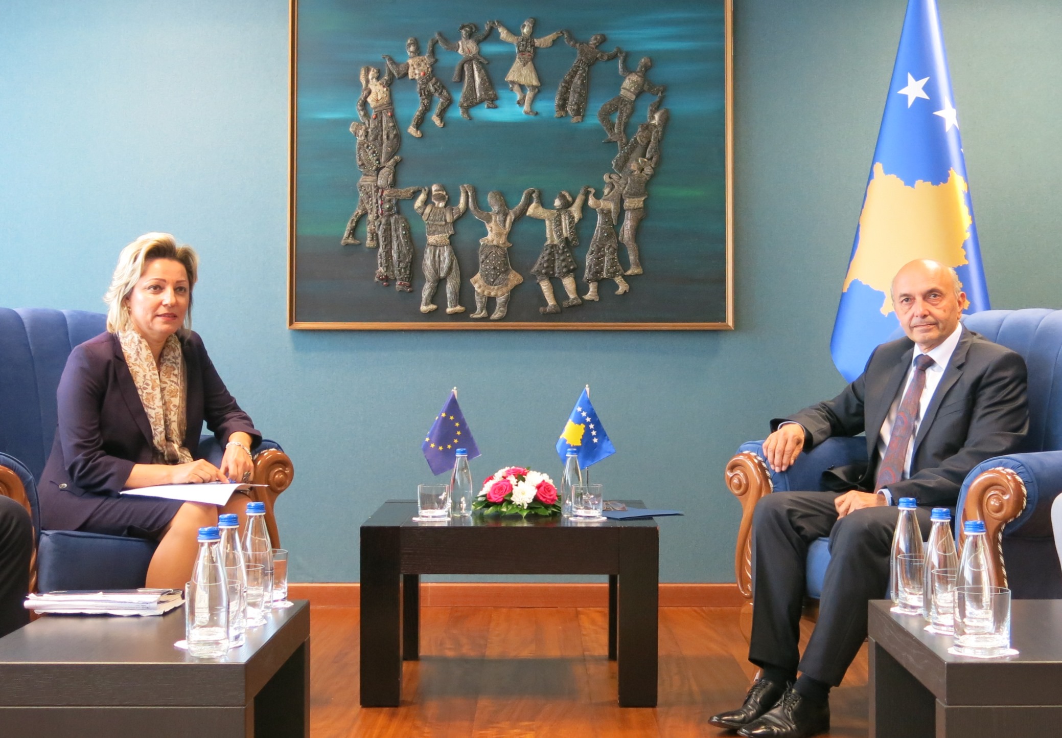 Kryeministri Isa Mustafa priti shefen e re të Zyrës së BE-së, Natalia Apostolova