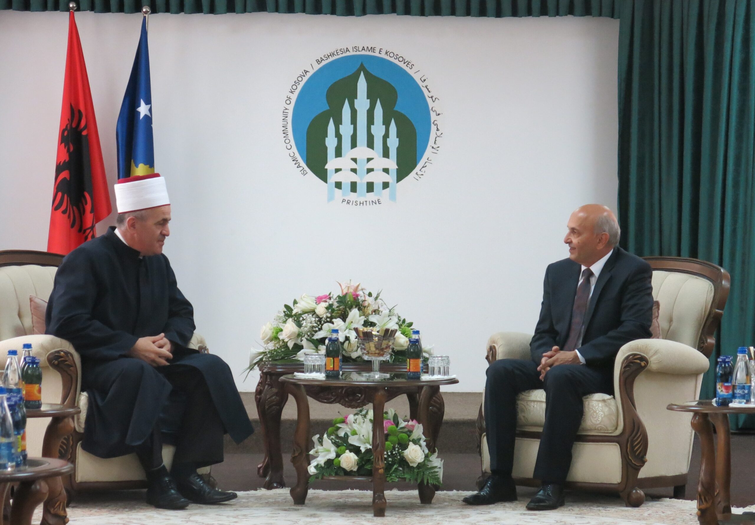 Kryeministri Mustafa vizitoi Bashkësinë Islame me rastin e Kurban Bajramit