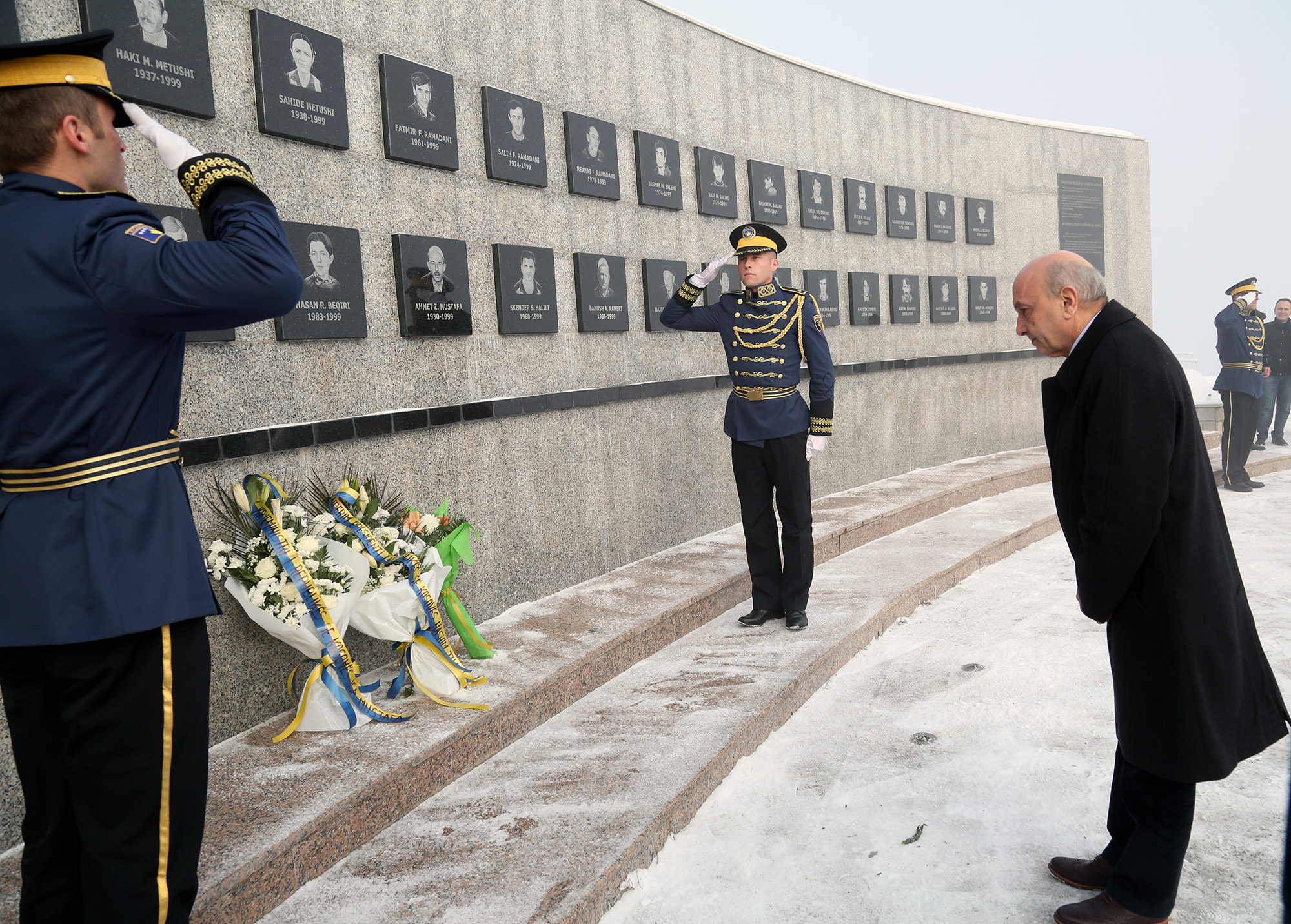 Kryeministri Mustafa: Masakra e Reçakut dëshmi e mizorisë dhe gjenocidit të forcave serbe gjatë luftës në Kosovë