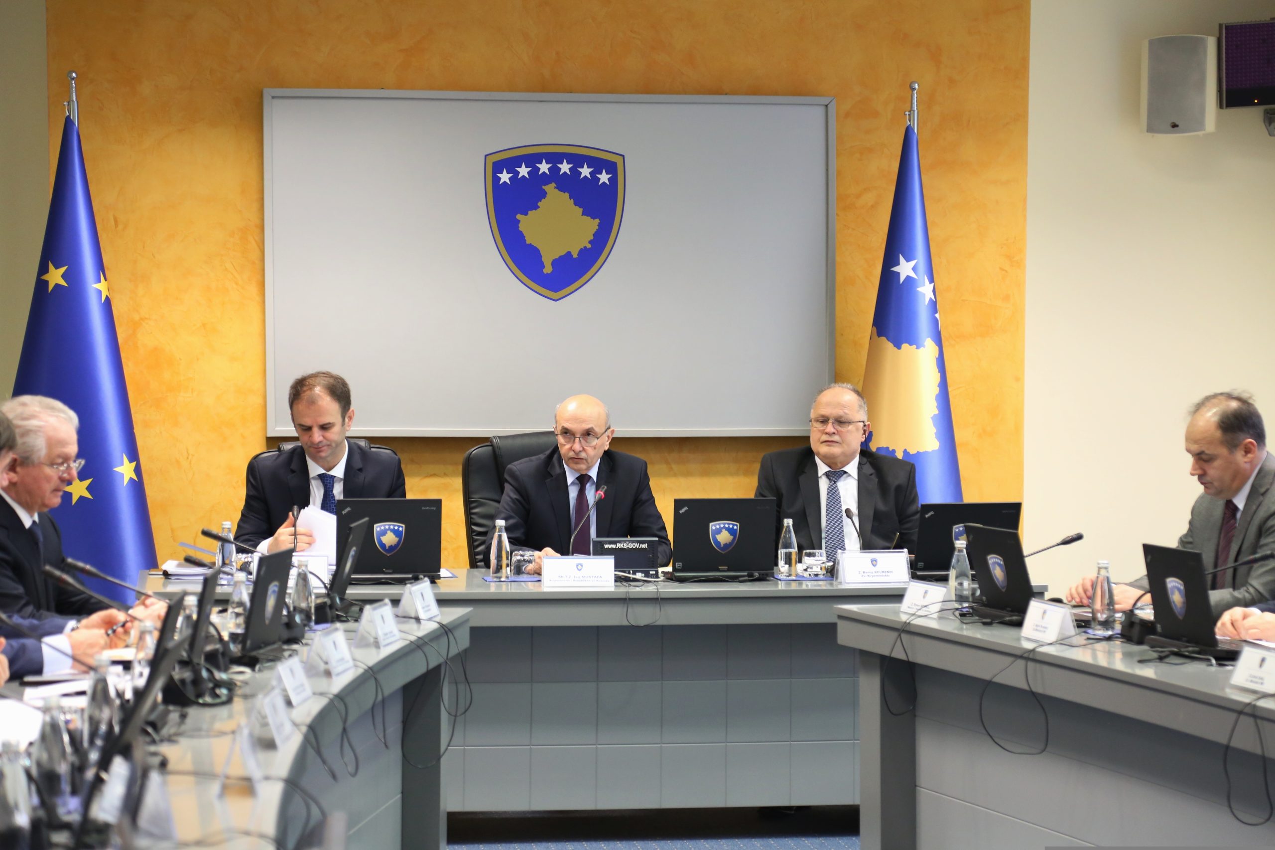 Kryeministri Mustafa shpreh vendosmërinë e Qeverisë për të zbatuar plotësisht ligjshmërinë dhe kushtetutshmërinë