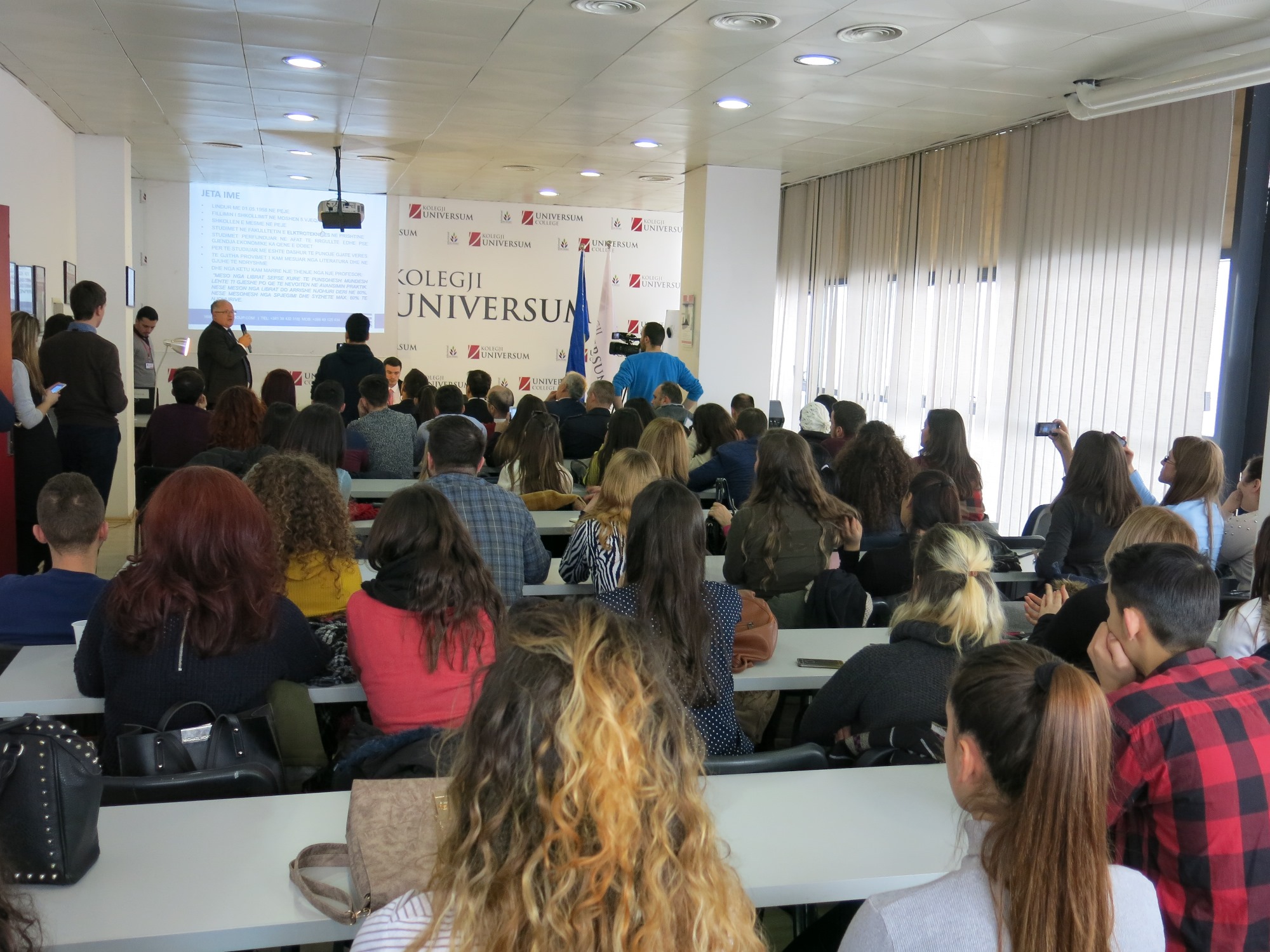 Zëvendëskryeministri Ramiz Kelmendi mbajti ligjëratë para studentëve të Kolegjit Universum në Prishtinë