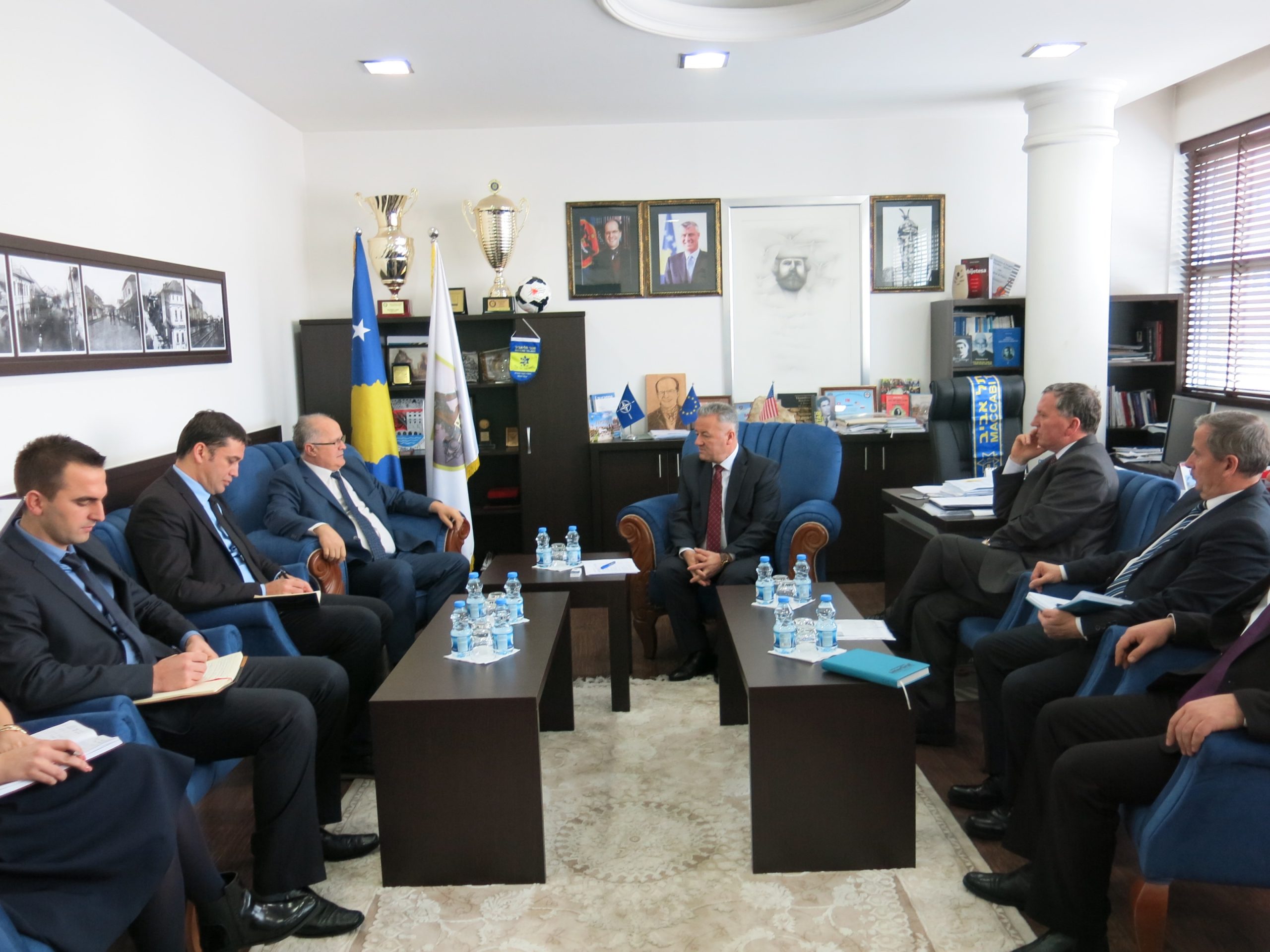 Zëvendëskryeministri Kelmendi vizitoi autoritet lokale, disa fabrika dhe përfaqësues të bizneseve në Ferizaj