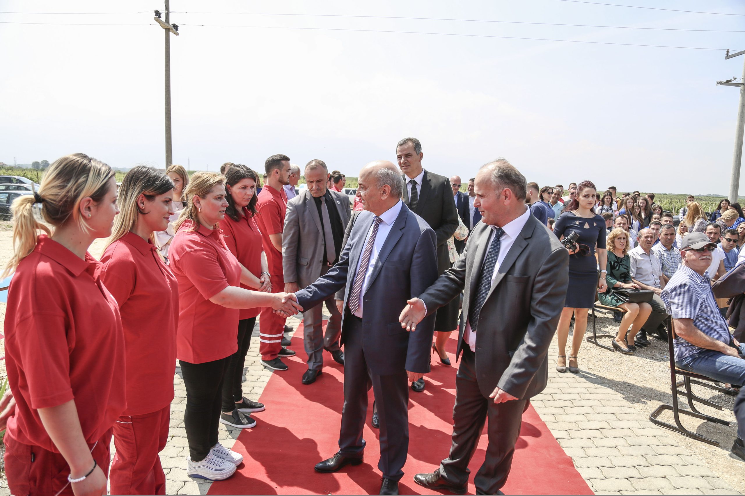 Kryeministri Mustafa përuroi Fabrikën me 150 të punësuar ku do të punësohen edhe 100 të tjerë