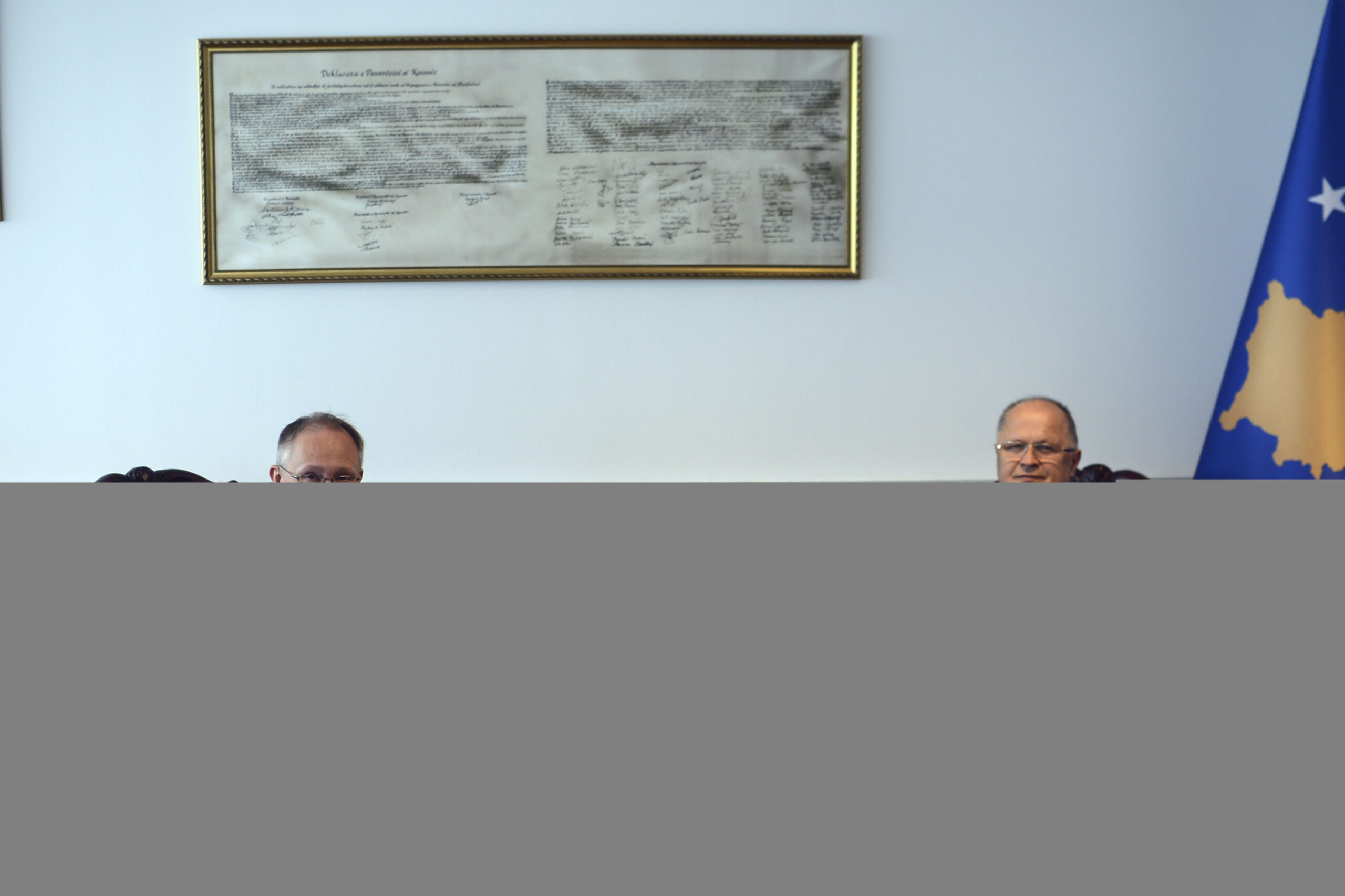 Zëvendëskryeministri Kelmendi priti në takim ambasadorin e Hungarisë në Kosovë, Laszlo Markusz