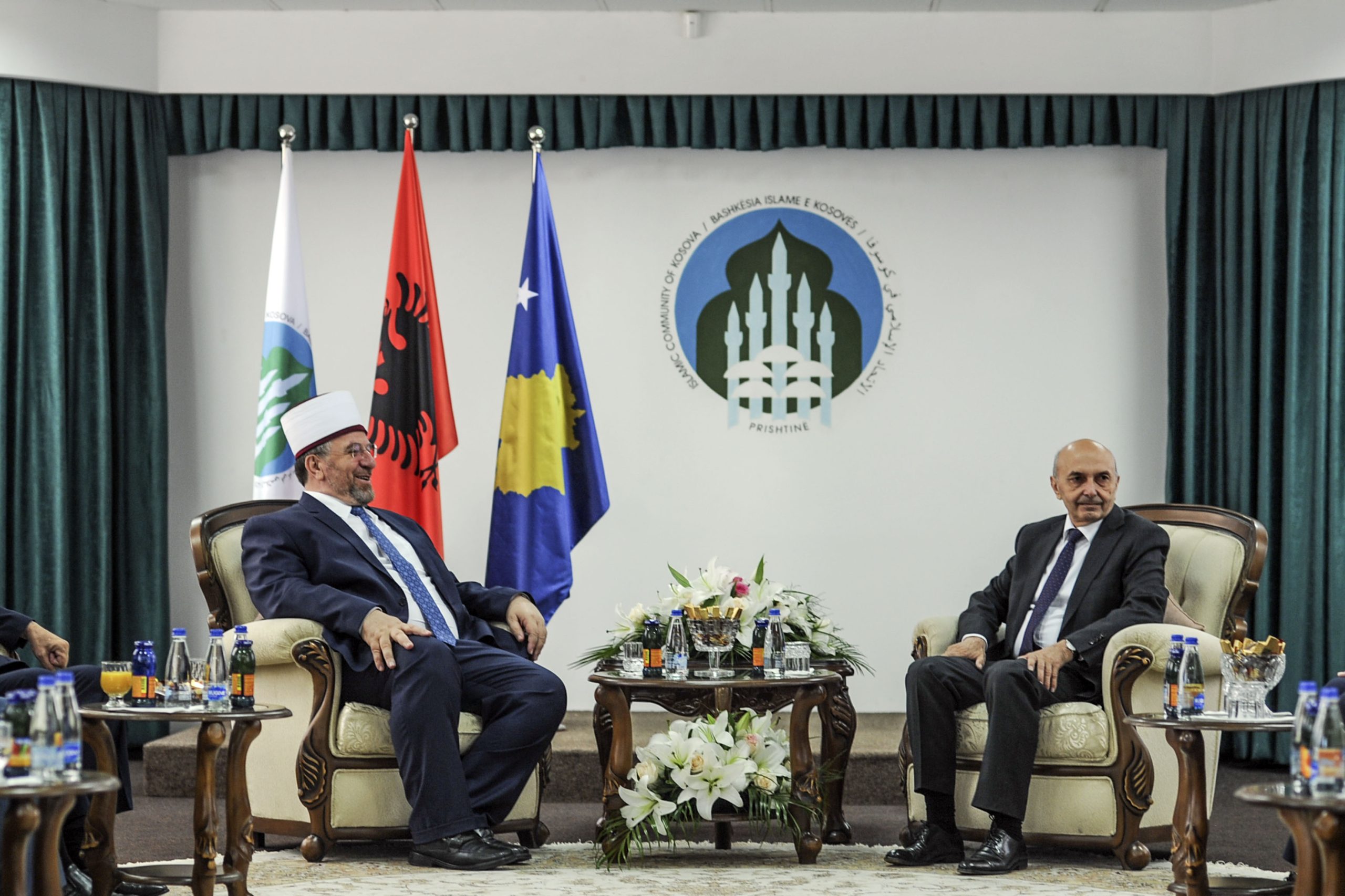 Kryeministri Mustafa: Festa e Bajramit na bashkon në të gjitha aspektet