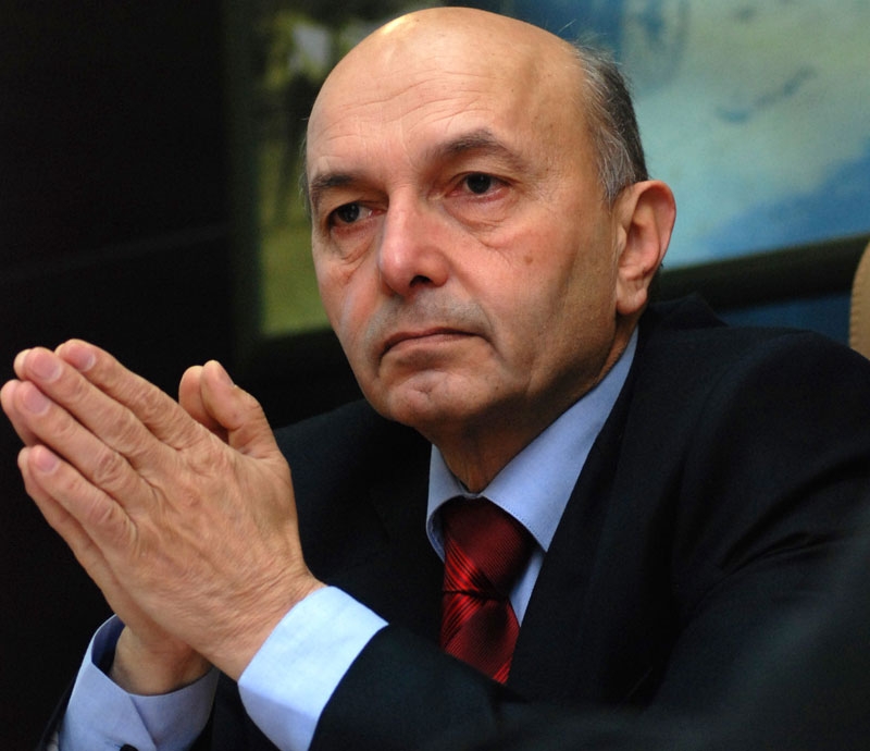 Kryeministri Mustafa ngushëlloi Familjen Mehmedi dhe gazetarët e Kosovës pas ndarjes nga jeta të gazetarit të shquar, Qani Mehmedi