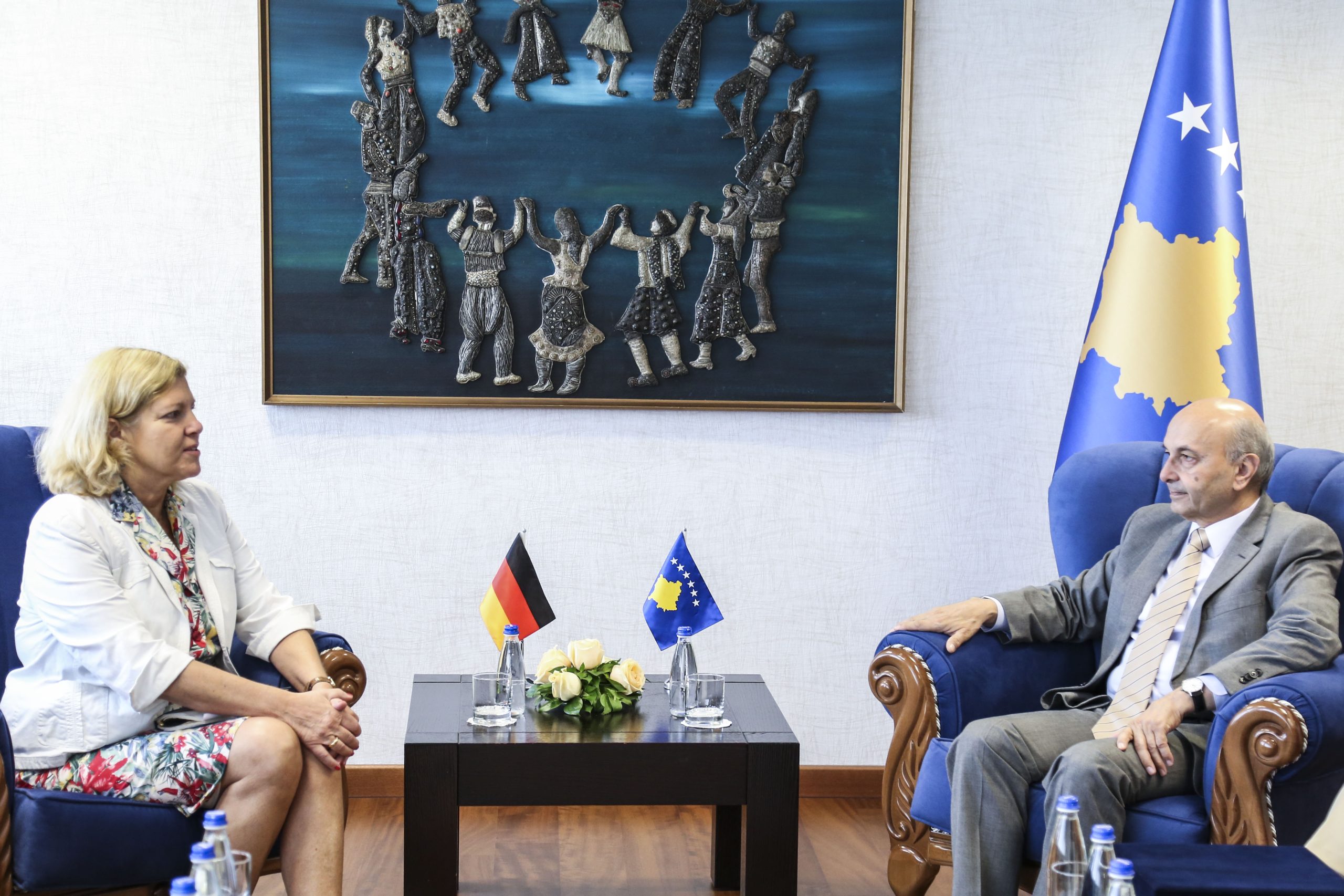 Kryeministri Mustafa priti në takim lamtumirës ambasadoren gjermane, Angelika Viets