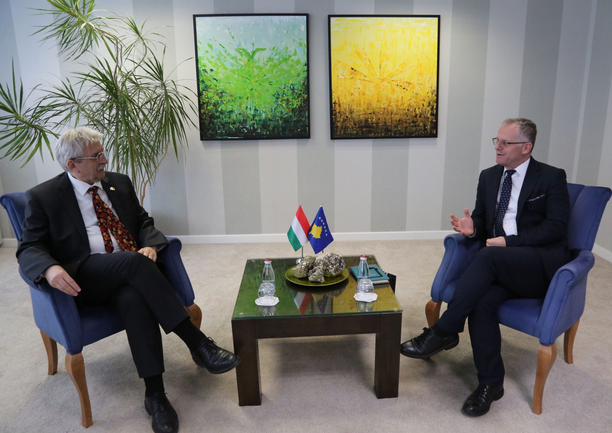 Zëvendëskryeministri Bislimi priti në takim ambasadorin e ri të Hungarisë, Bela Bozsik