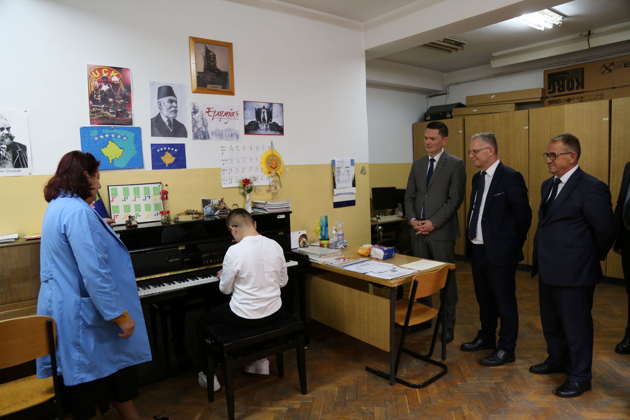 Zëvendëskryeministri Bislimi vizitoi Qendrën Burimore “Xheladin Deda”