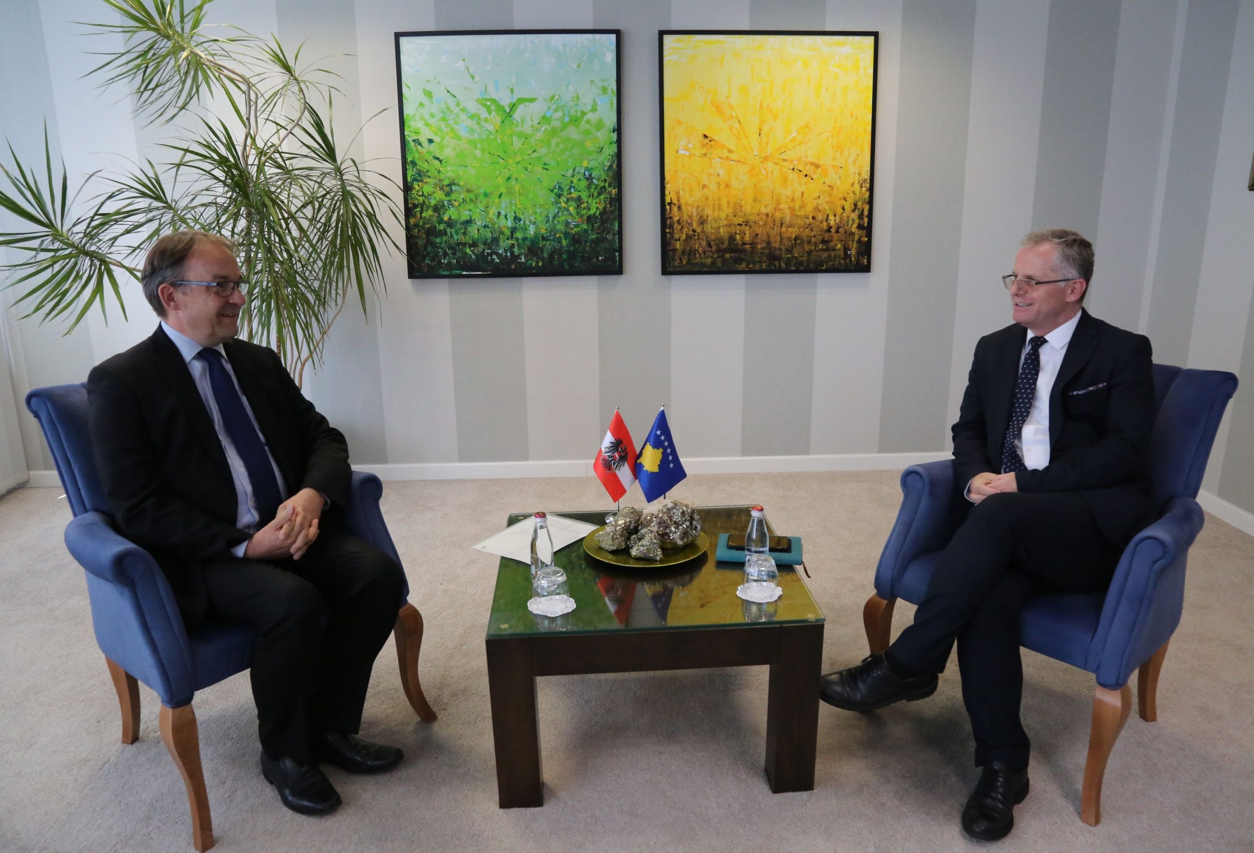 Zëvendëskryeministri Bislimi mirëpriti ambasadorin e ri të Austrisë në Kosovë, George Schnetzer
