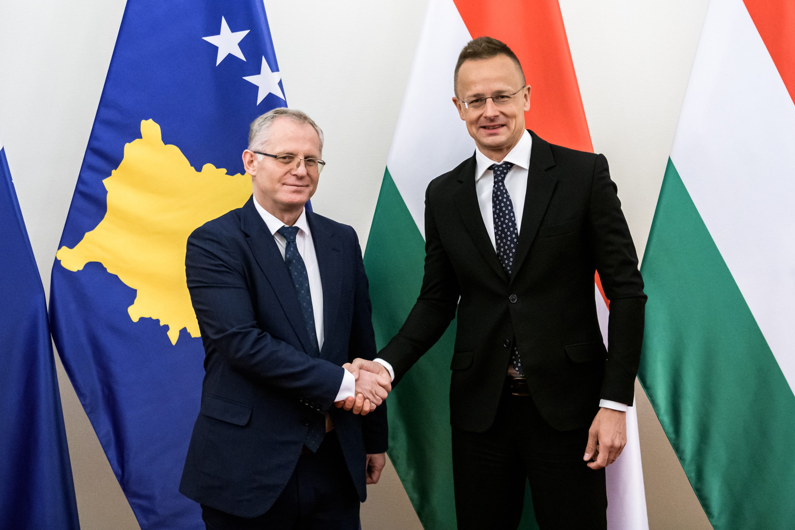 Zëvendëskryeministri Bislimi takohet me Ministrin e Jashtëm dhe të Tregtisë të Hungarisë, Péter Szijjártó