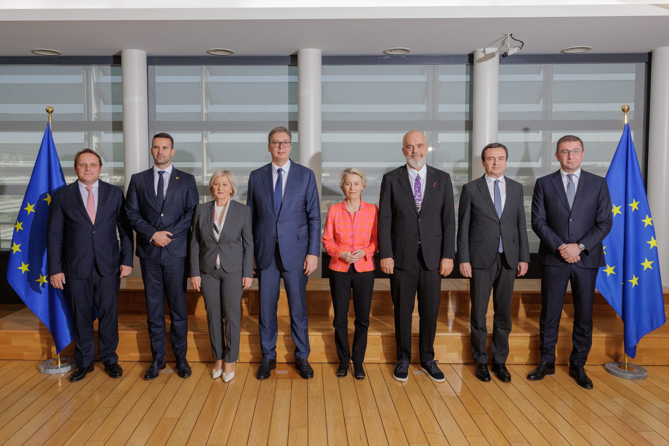 Kryeministri Kurti mori pjesë në drekën e punës të ftuar nga Presidentja e KE, Ursula von der Leyen, me liderë të Ballkanit Perëndimor