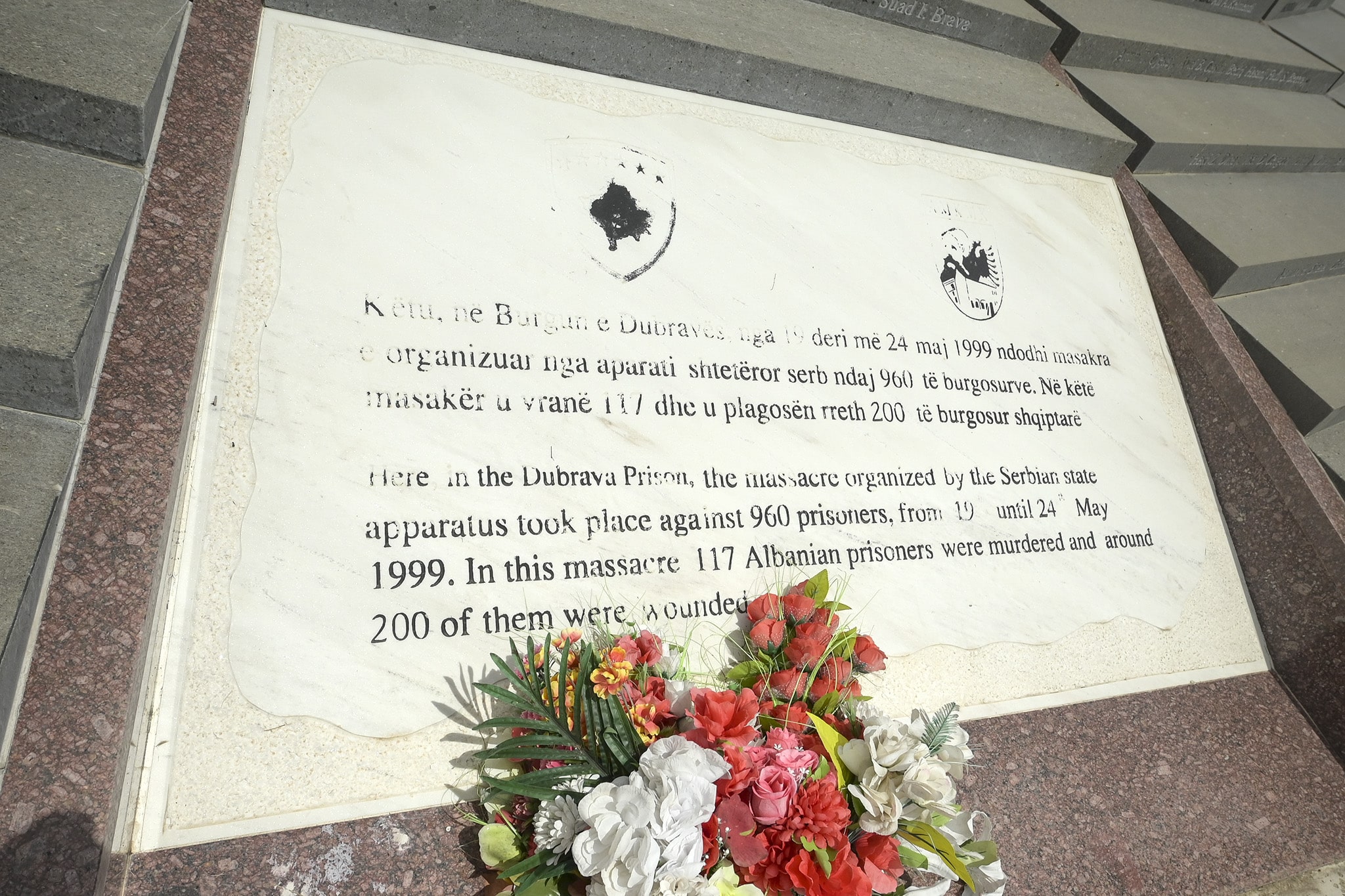 Kryeministri Kurti merr pjesë në shënimin e 26-vjetorit të Masakrës së Dubravës