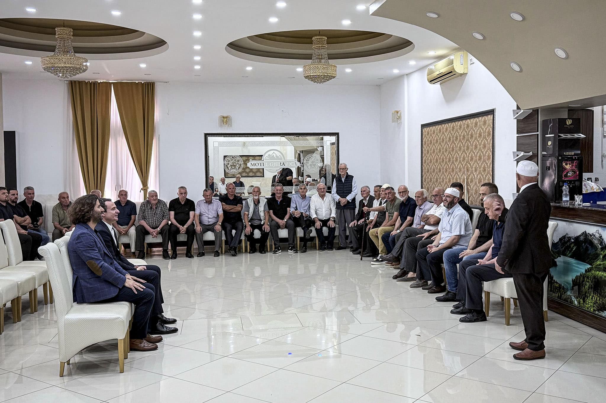 Kryeministri Kurti vizitoi për ngushëllime familjen Krasniqi