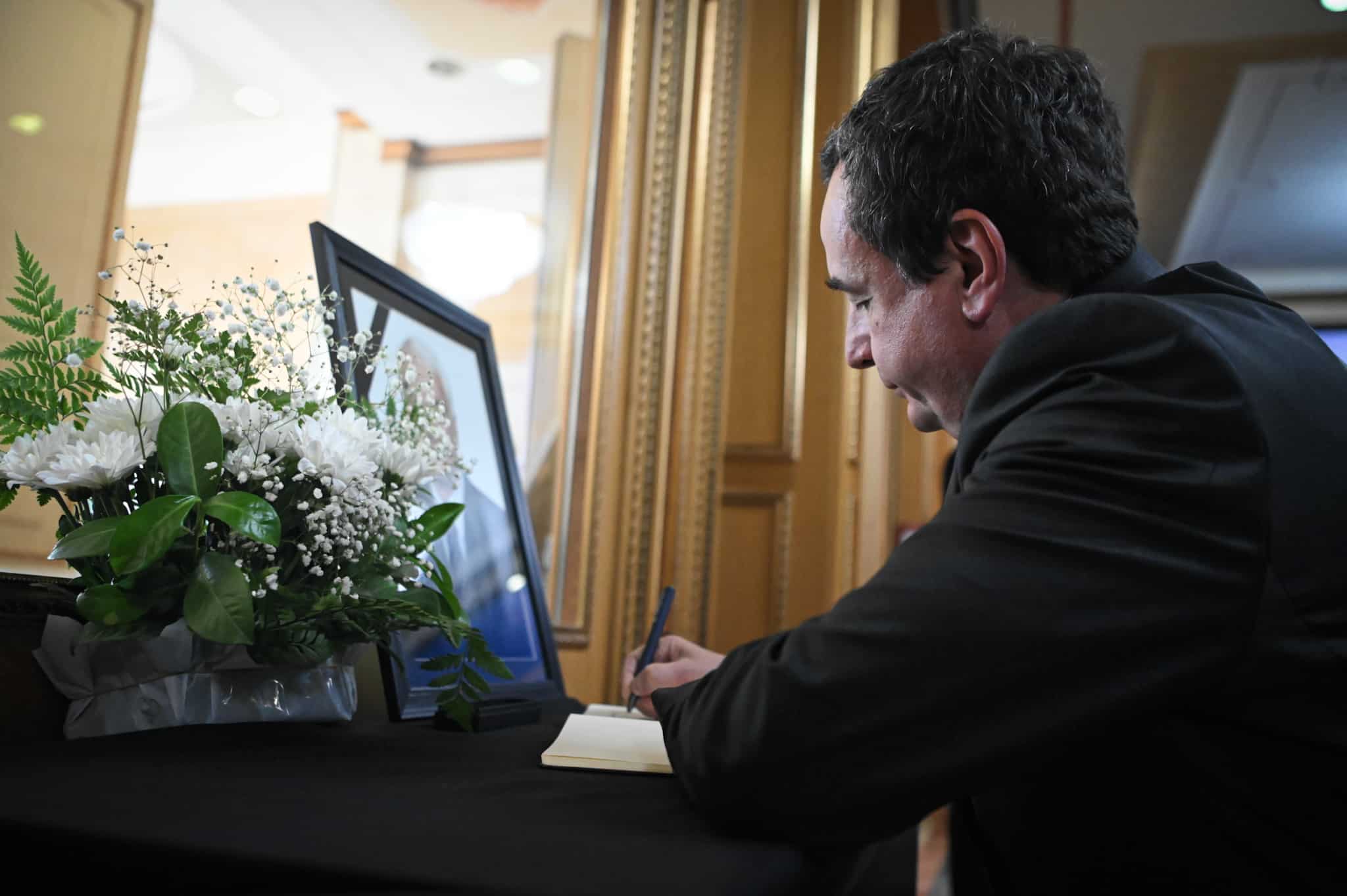 Prime Minister Kurti paid homage at the coffin of the Prime Minister of Kosovo, Dr. Bujar Bukoshi