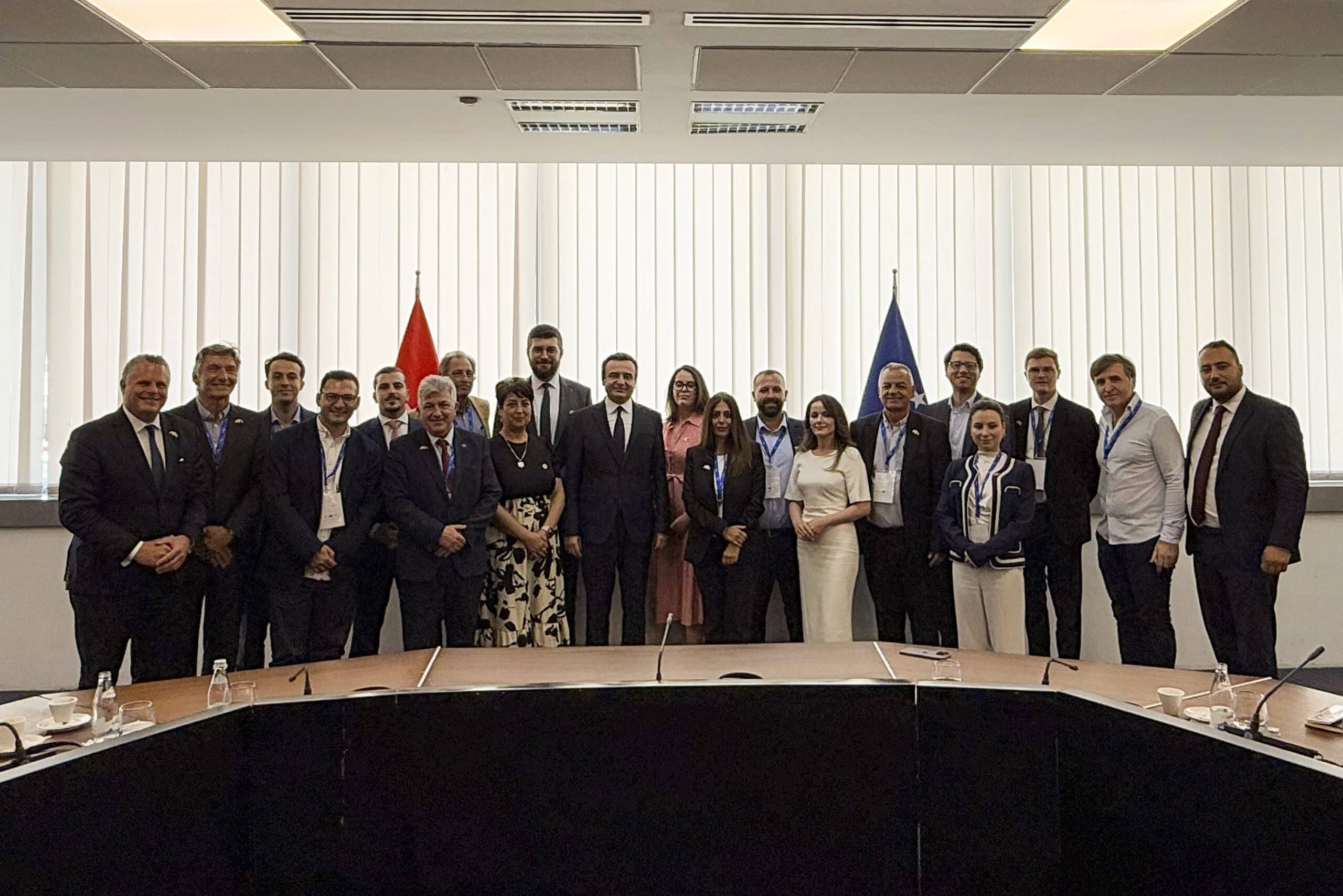 Kryeministri Kurti mirëpriti Kryetarin dhe anëtarë të Odës Ekonomike të Gjenevës