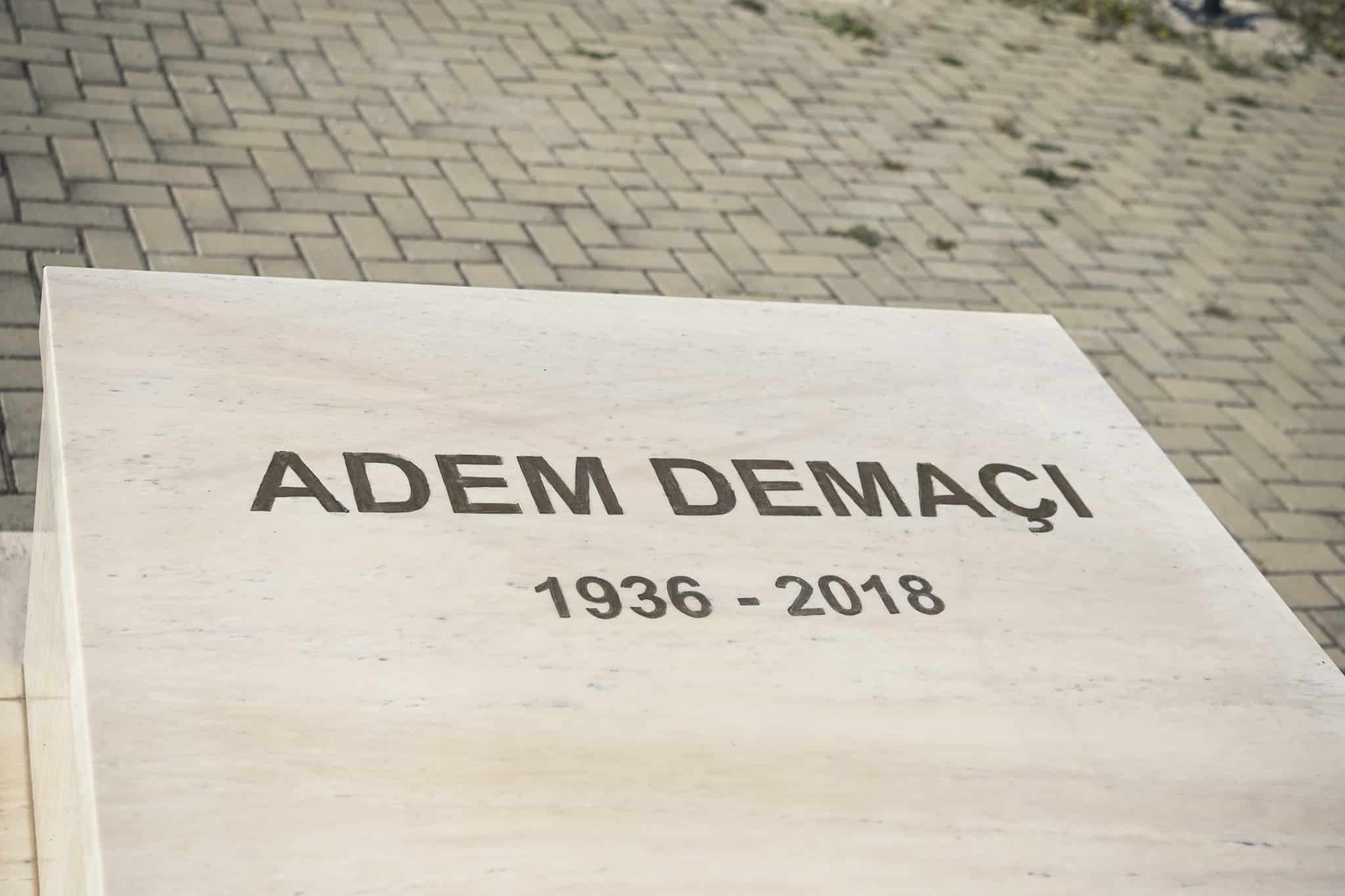 Prime Minister Kurti paid homage at the grave of activist Adem Demaçi