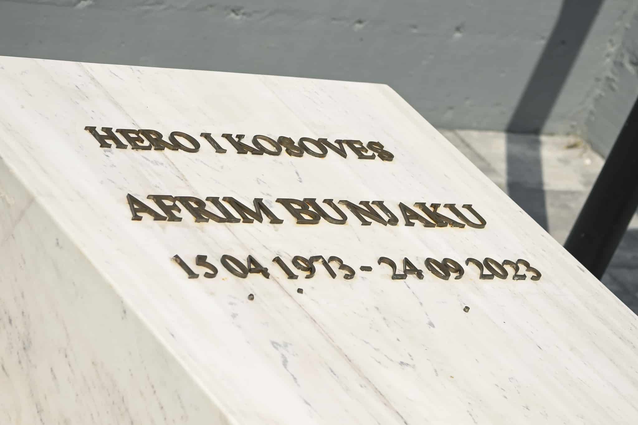 Prime Minister Kurti Pays Tribute at the Grave of Kosovo Hero Afrim Bunjaku and Visits the Bunjaku Family