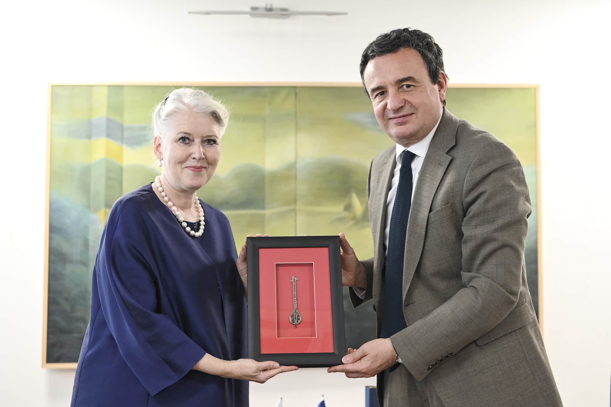 Prime Minister Kurti received the Slovenian Ambassador to Kosovo, Minca Benedejqiq, in a farewell meeting