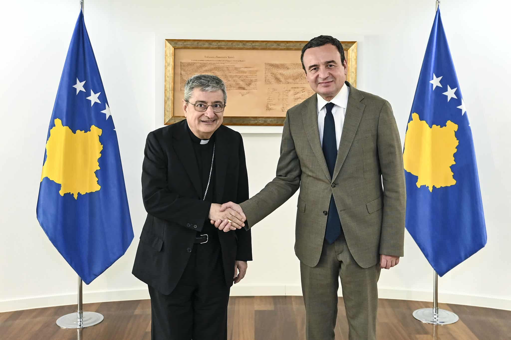 Kryeministri Kurti mirëpriti Delegatin apostolik të Selisë së Shenjtë për Republikën e Kosovës, Imzot Luigi Bianco