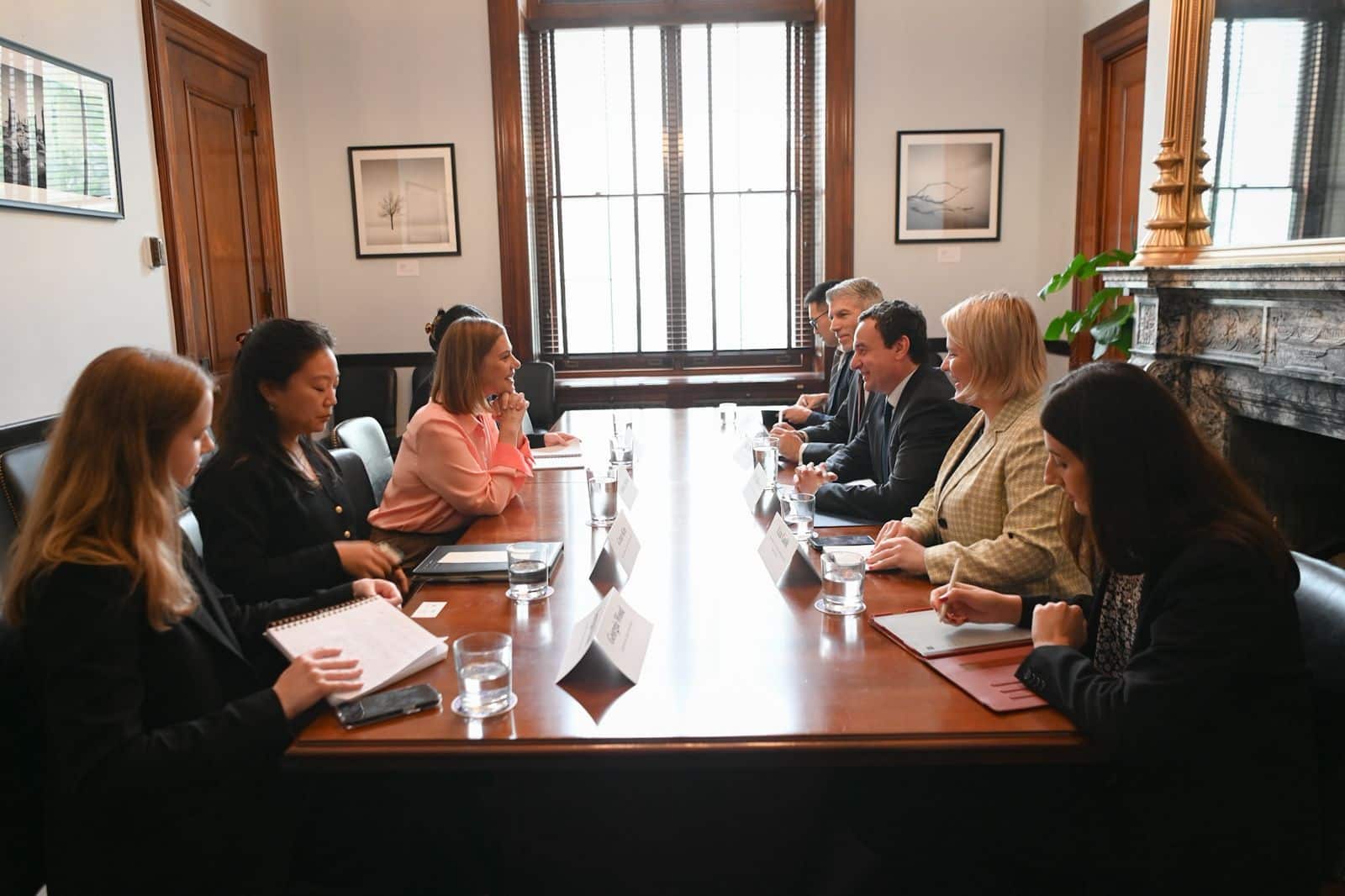 Kryeministri Kurti takoi senatoren amerikane Elissa Slotkin