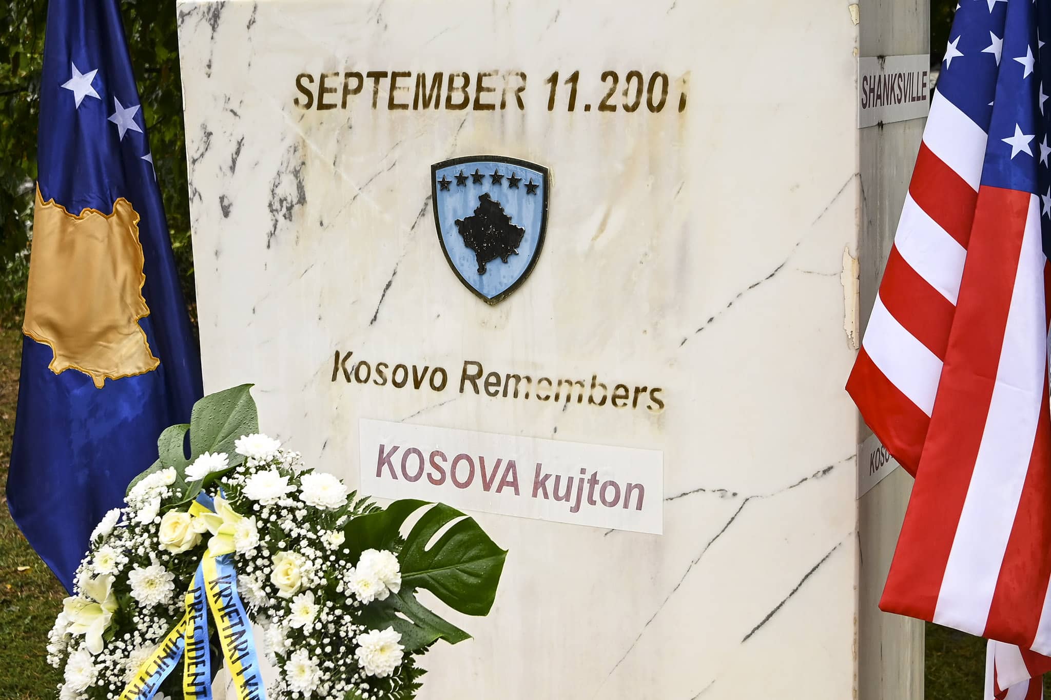 Kryeministri Kurti bëri homazhe në përkujtim të viktimave të sulmit terrorist të 11 Shtatorit në Shtetet e Bashkuara të Amerikës