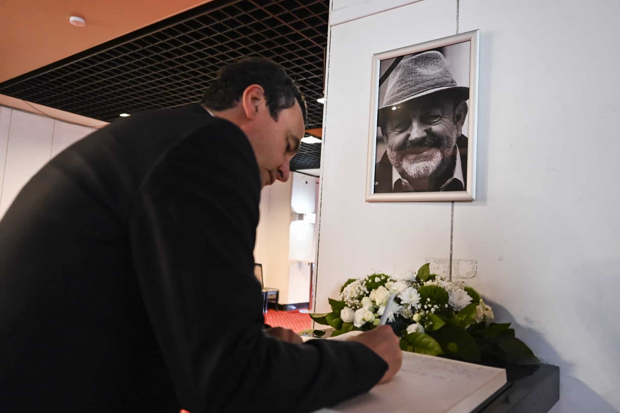 Premijer Kurti posetio porodicu Petrovci radi saučešća