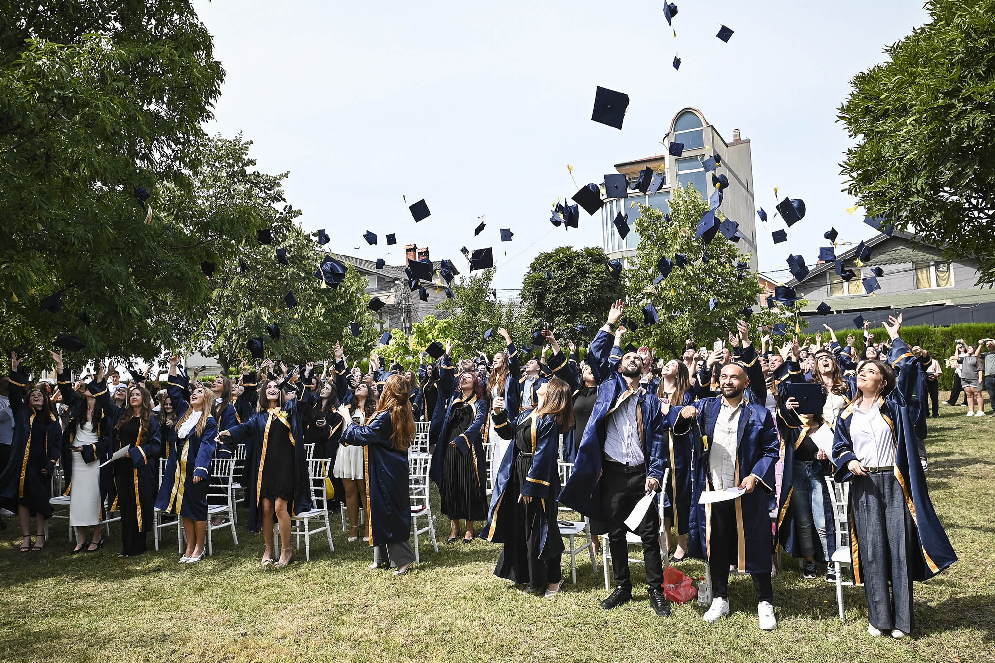 Kryeministri Kurti mori pjesë në ceremoninë e diplomimit të 150 studentëve të Universiteti Publik “Kadri Zeka” në Gjilan