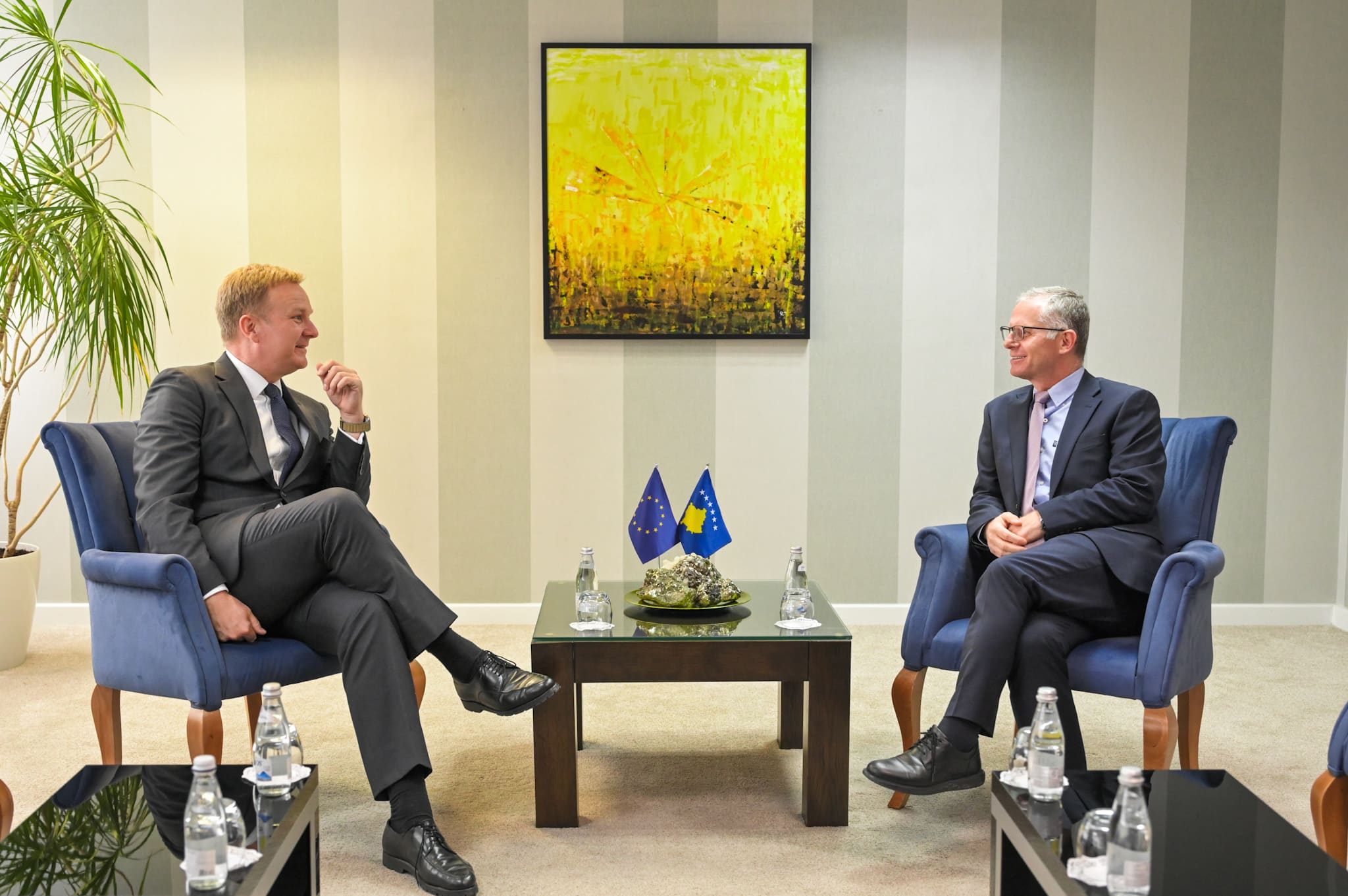 Zëvendëskryeministri Bislimi u takua me Përfaqësuesin e Posaçëm të Bashkimit Evropian për dialogun Kosovë-Serbi, Peter Sørensen