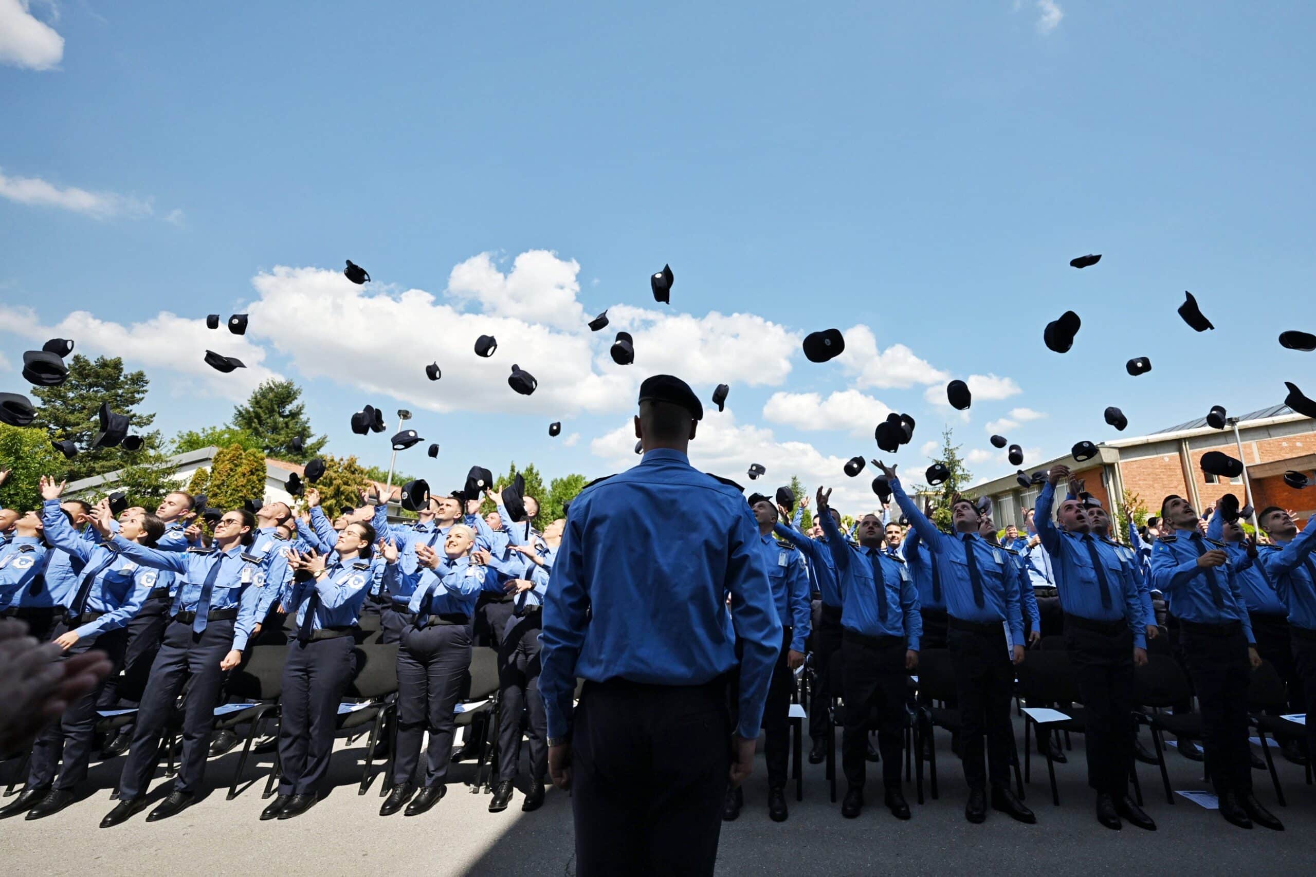 Diplomiralo 100 novih službenika Popravne službe Kosova