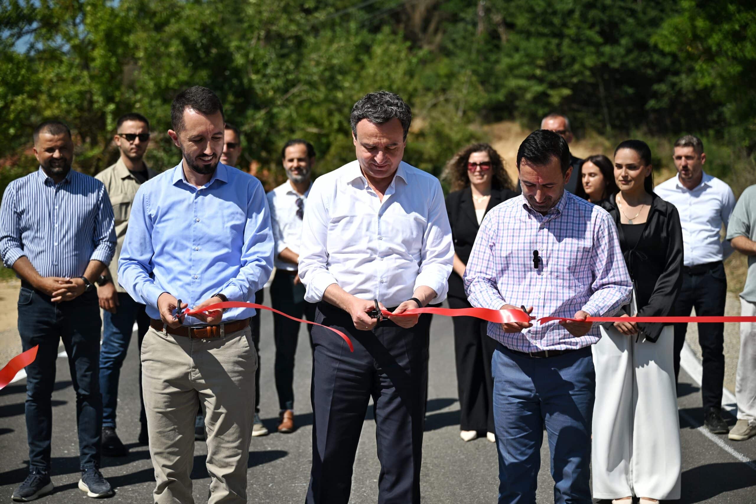 Vršilac dužnosti premijera Kurti svečano je inaugurisao završetak projekta rehabilitacije i asfaltiranja regionalnog puta R124, Šipašnica – Desivojce – Trstena