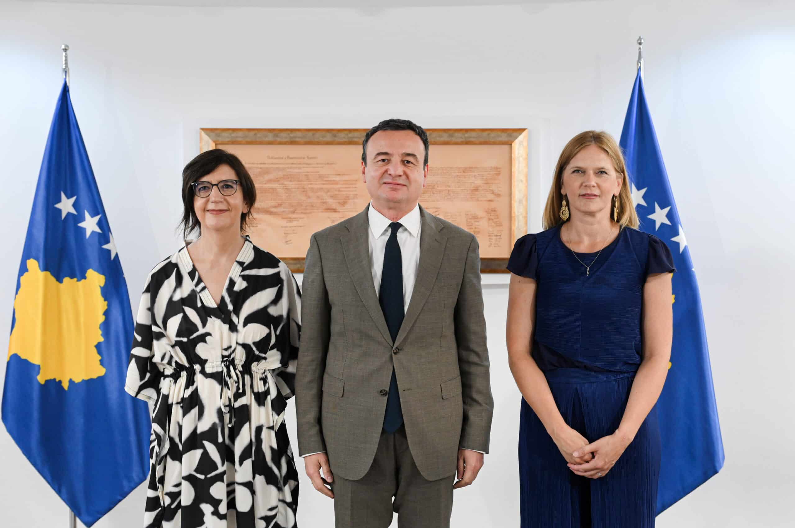 Vršilac dužnosti premijera Kurti primio je umetnički duo „Dina i Mel“ iz Zadra , Hrvatska